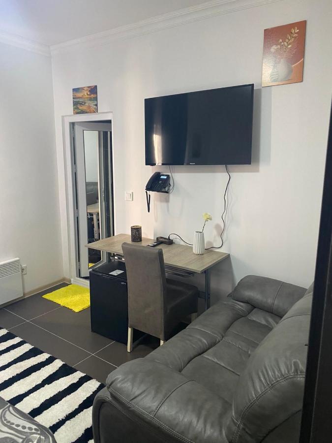 Hotel City Rooms Prishtina Pristina Buitenkant foto