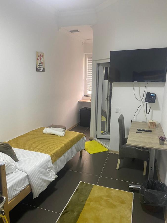 Hotel City Rooms Prishtina Pristina Buitenkant foto
