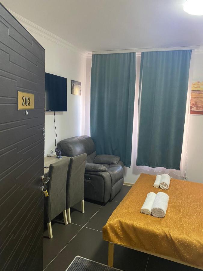 Hotel City Rooms Prishtina Pristina Buitenkant foto