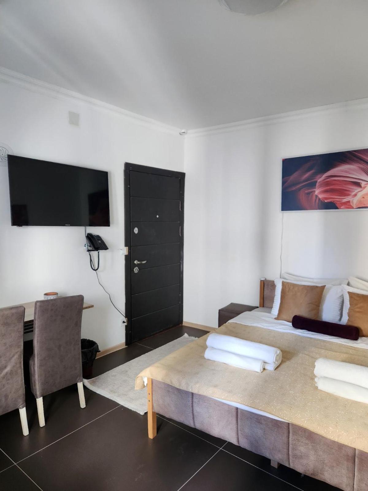 Hotel City Rooms Prishtina Pristina Buitenkant foto